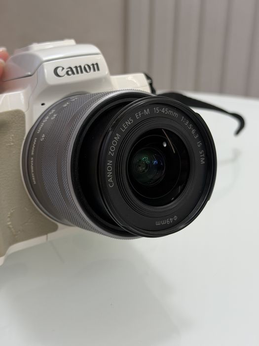 Продам Canon EOS M50 в белом цвете с объективом EF-M 15–45mm IS STM.