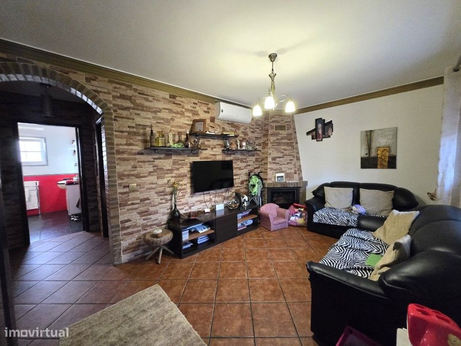 Simpática Moradia T2 com Garagem - Perto da Praia Fluvial de Azenha...