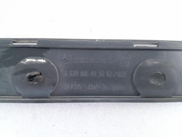 Guia de pára-choques trás direita MERCEDES-BENZ Vito / Vito Combi (W63