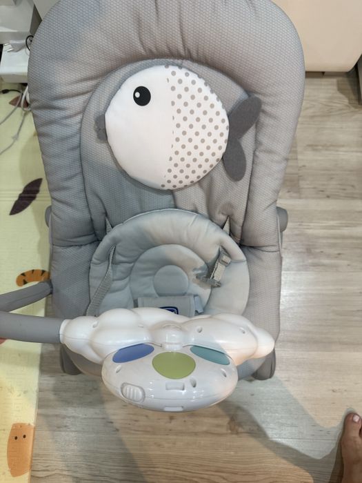 Продам крісло -гойдалка Chicco