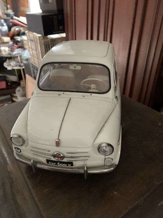 Miniatura Fiat 600D 1965 escala 1/8
