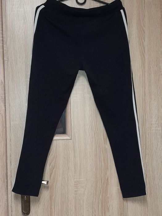 Spodnie dresowe unisex z M.X.O Sport.
