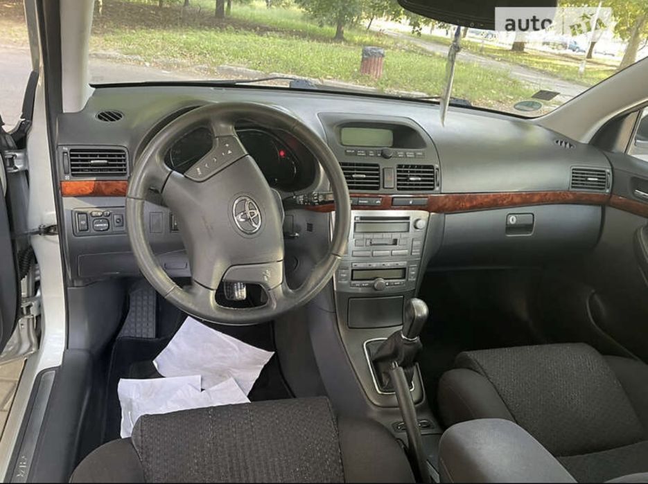 Продам Toyota Avensis 2003 р.  2.0 бензин