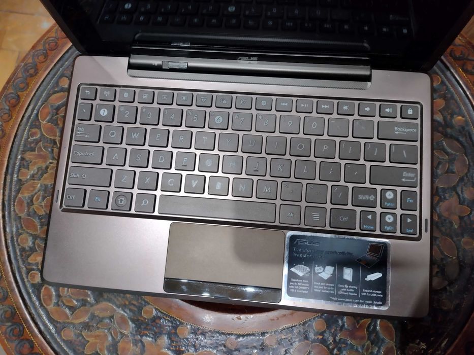 Tablet Asus Transformer TF101 z oryginalną ładowarką