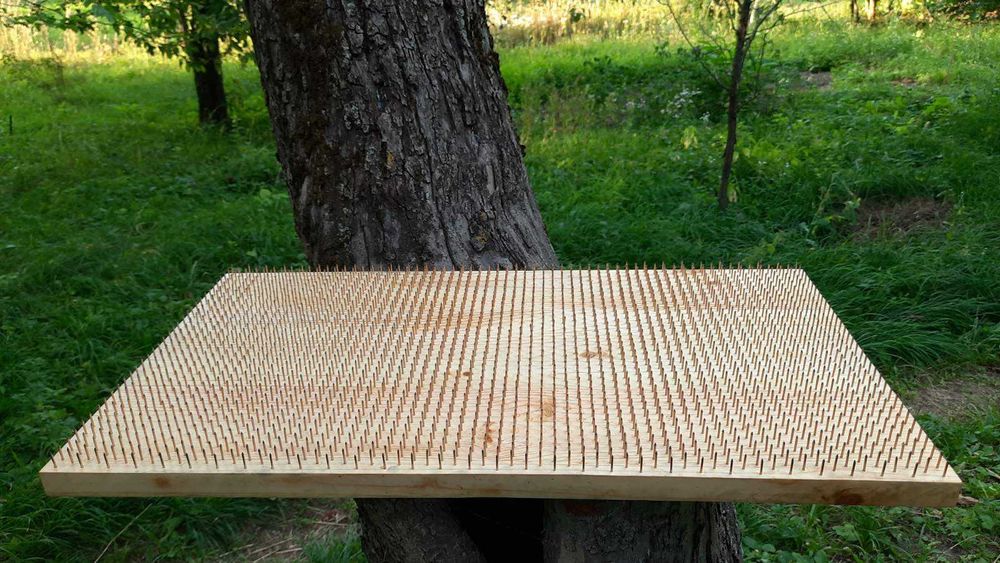 Доска садху с гвоздями для йоги лежания стояния на гвоздях  34 х 64 см