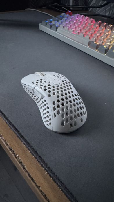 Ігрова бездротова мишка (ультралегка, перфорована)