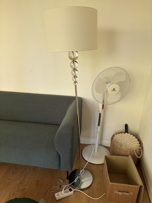Lampa stojąca z abażurem