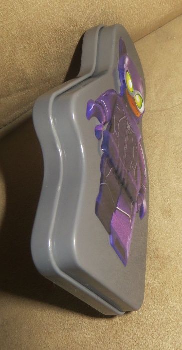 Conjunto Estojo em metal da Lego + ioiô em madeira + Oferta 4 DVD´s