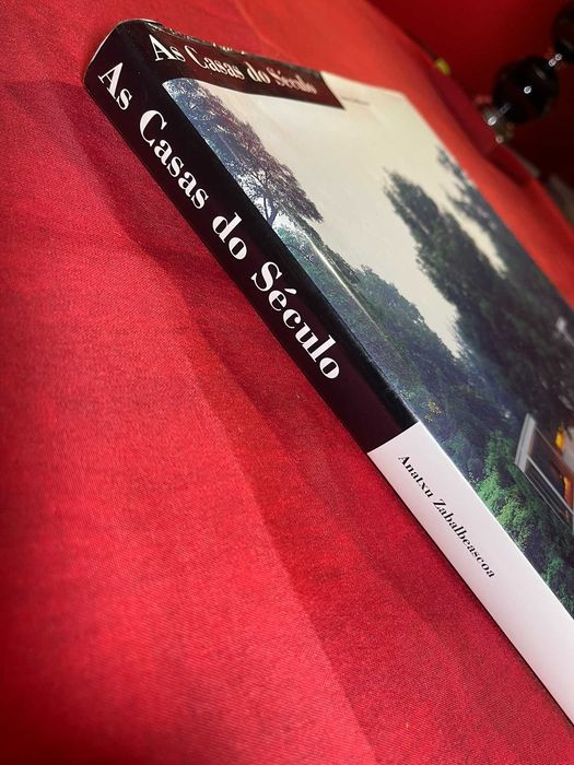 Livro As Casas do Século – Anatxu Zabalbeascoa (Capa Dura)