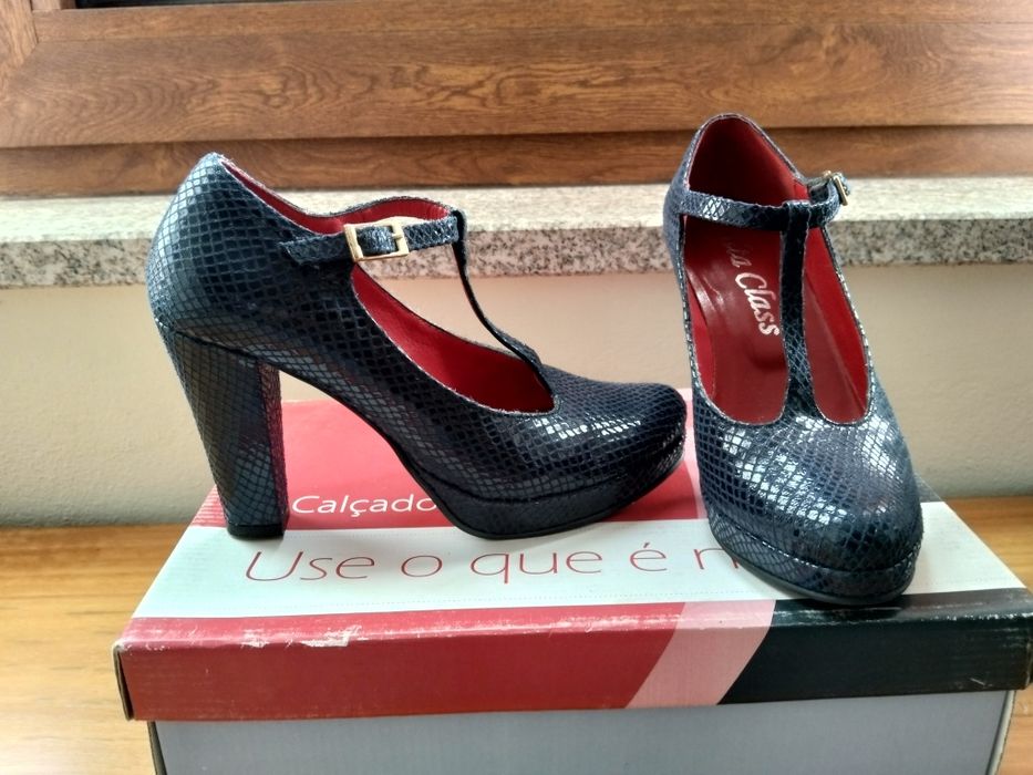 Sapatos fechados 35