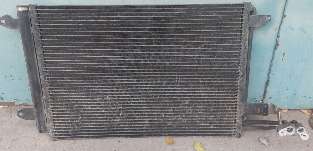 Scoda Superb 2  радіатор охолодження двигуна, оригінал, VAG, б/в