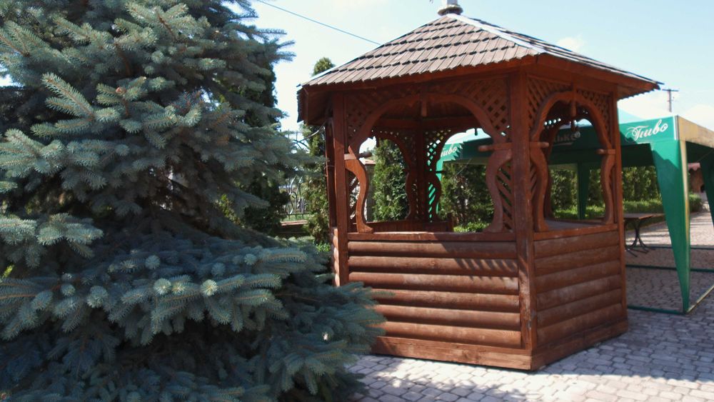 Продається готовий бізнес: магазин, кафе і готель.