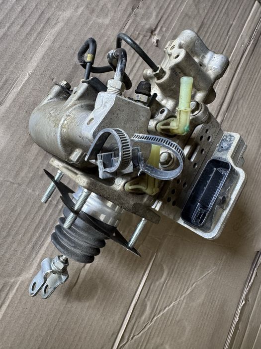 Насос вакуумний, abs. Toyota Rav 4. Hybdrid.