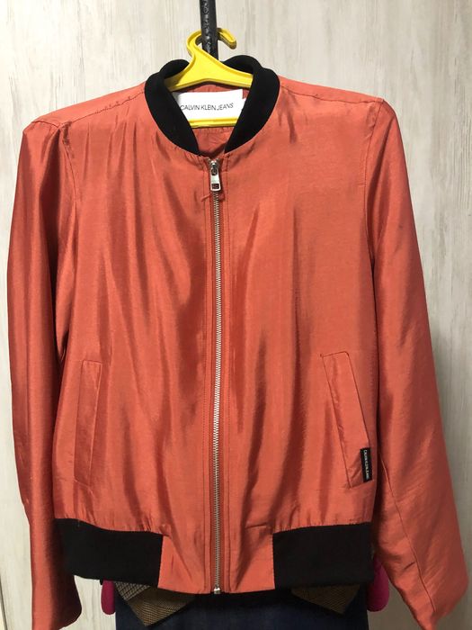 Жіноча вітровка Кельвін Кляйн. Нова.