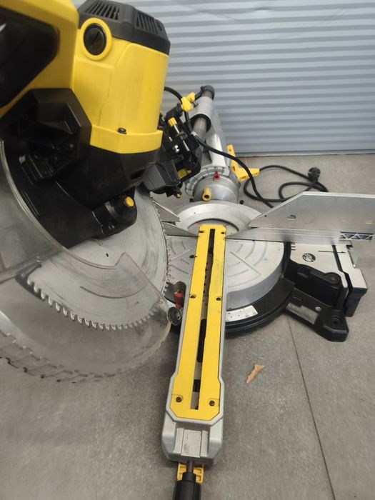 Serra de Esquadria Telescópica PowerPlus 2200W 305MM