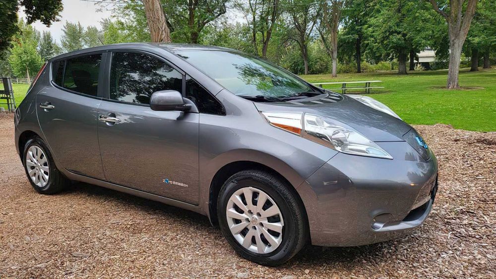 Nissan LEAF S      2015