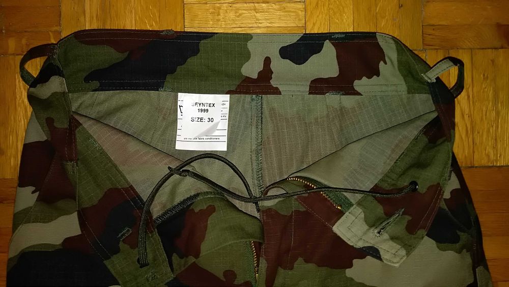 Kontraktowe Spodnie wojskowe armii irlandzkiej 30 S vintage 1999