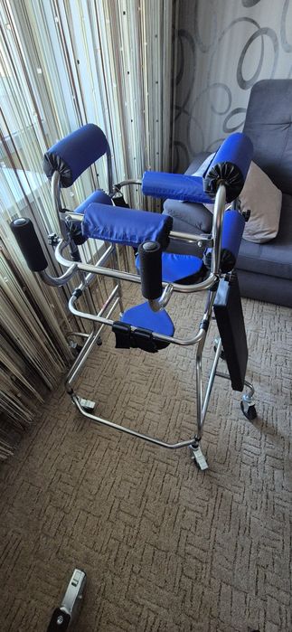 Ходунки для реабілітації.