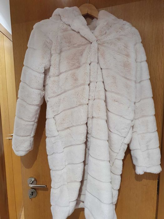 Casaco em pelúcia macia com capuz