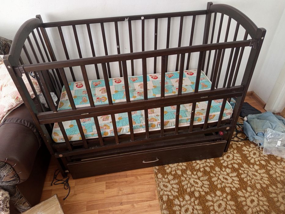 Дитяче ліжко гойдалка