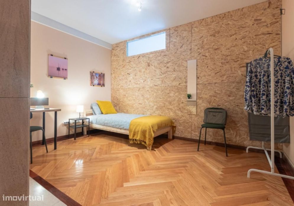 Quarto - localizado em Paranhos Porto