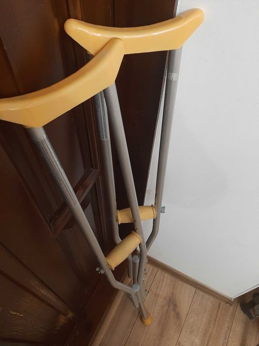 продам металические костыли