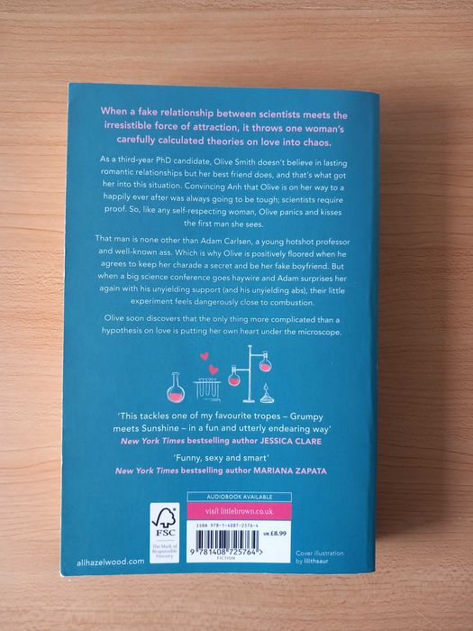 Livro "The love hypothesis" de Ali Hazelwood, em inglês