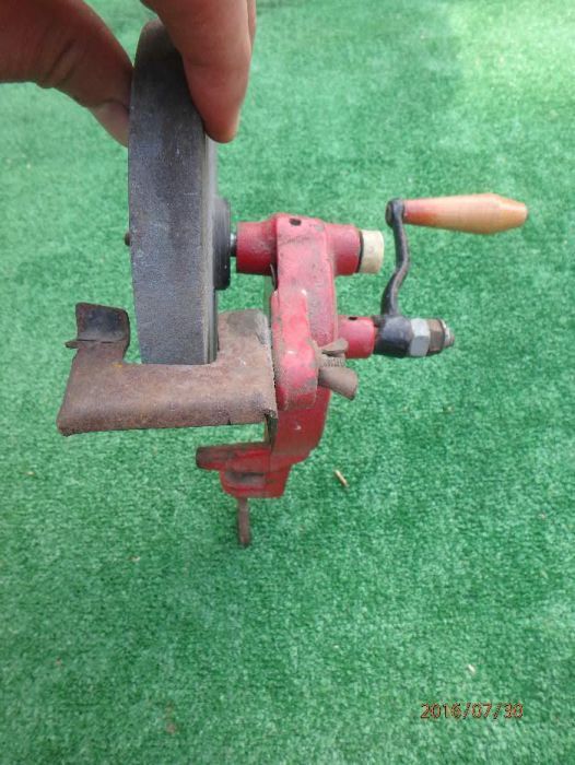 Polska szlifierka ręczna na korbę.