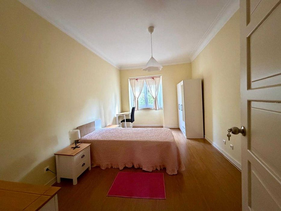 Quarto Individual | 14 m2 para estudantes universitárias | Alvalade / Av. de Roma | Despesas Incluídas | 575 euros