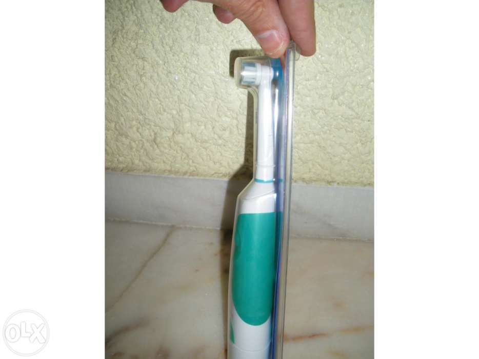 Escova dentes há pilhas Braun oral b D-4
