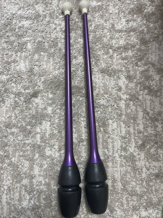 Булави , обруч для художньої гімнастикі