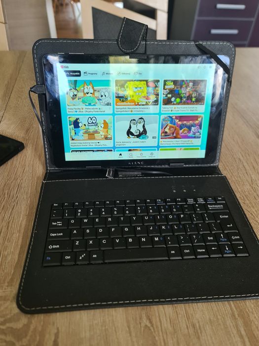 Tablet 10 cali kiano plus klawiatura i etui