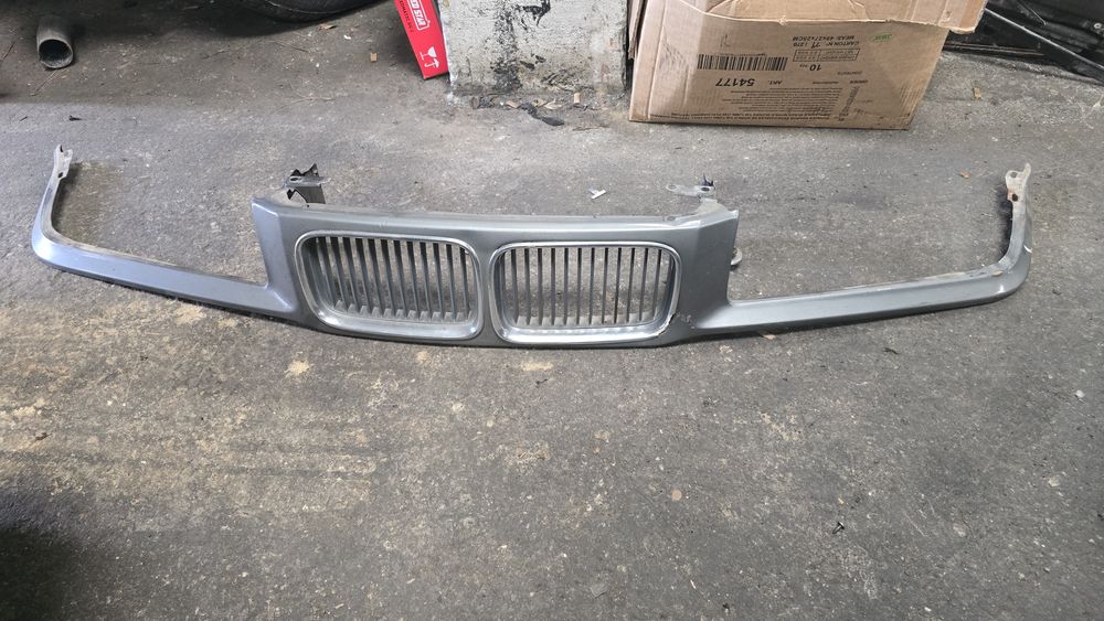 Grelha Frontal / Nose Panel BMW E36 Pré-Facelift (Cinzento)
