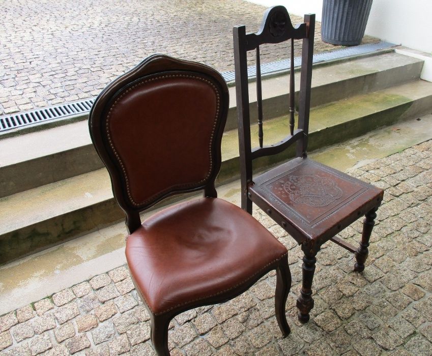 3 cadeiras antigas em bom estado.