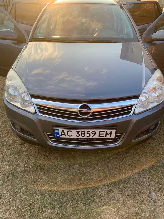 Продам власний автомобіль Опель Астра Н