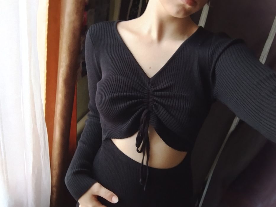 Весняне чорне плаття