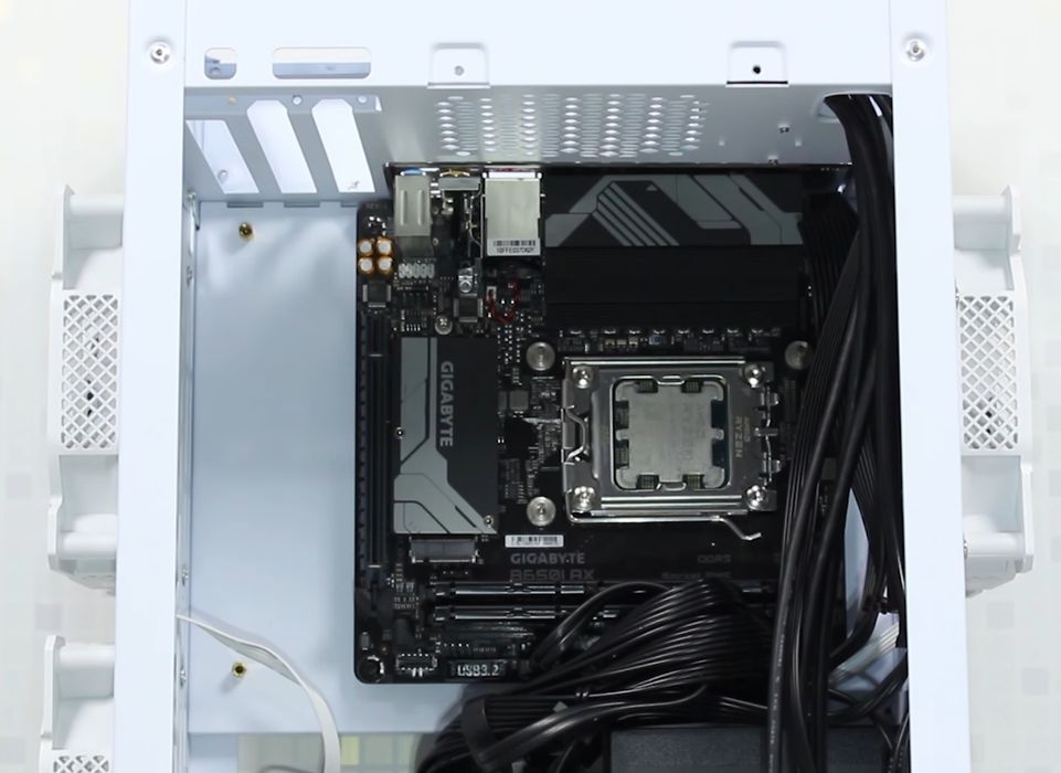 (Новий) корпус для пк формату mini itx