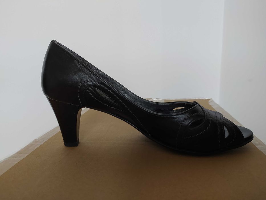 Buty na obcasie r.38
