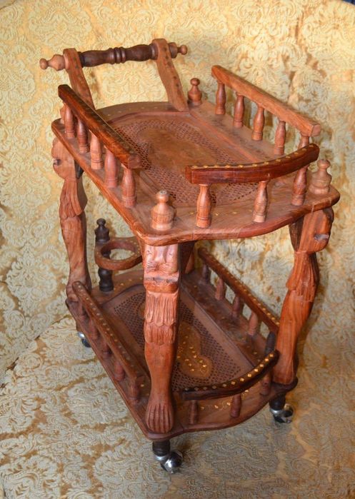 Столик чайный в индийском стиле.