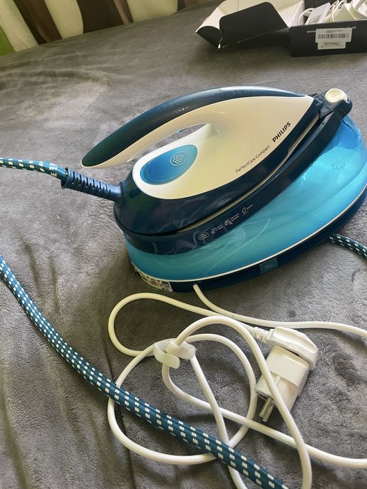 Праска Philips PerfectCare Compact парогенератор