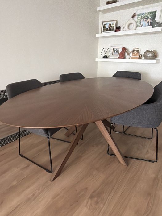 Mesa jantar ouval em nogueira cadeiras a parte