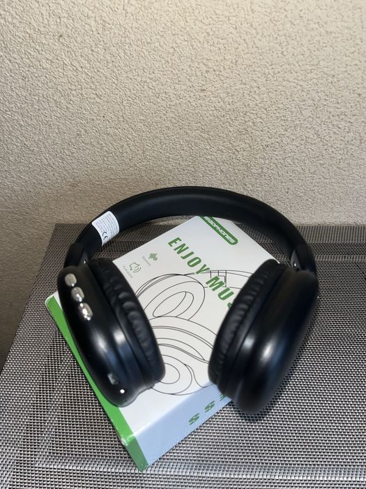 Нові бездротові навушники