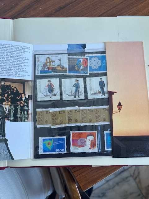 Livro Portugal em selos - 1985