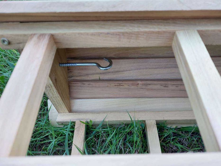 Drewniany akacjowy karmnik dla ptaków