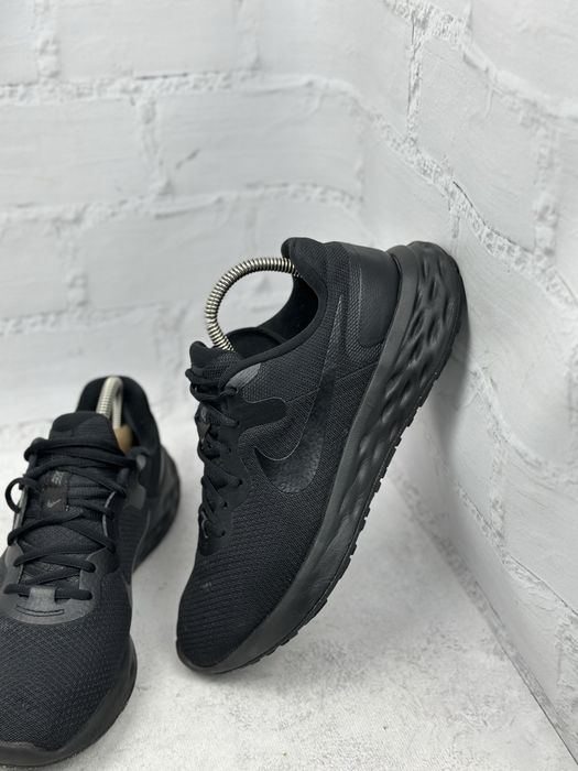 Чоловічі чорні спортивні кросівки Nike Revolution 42.5p