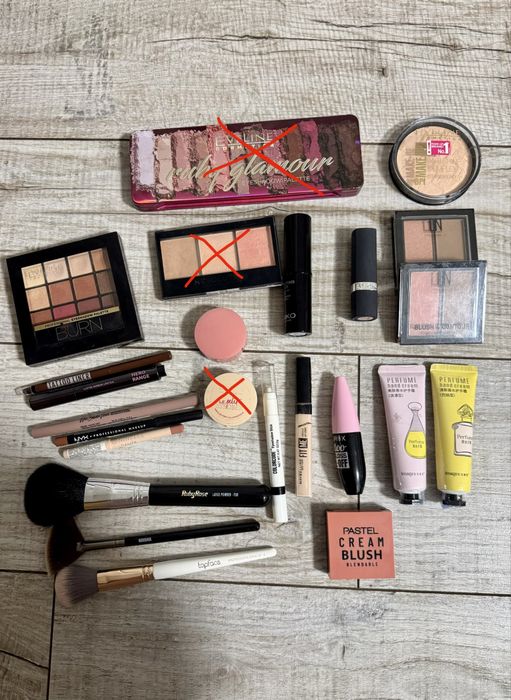 Різна косметика.