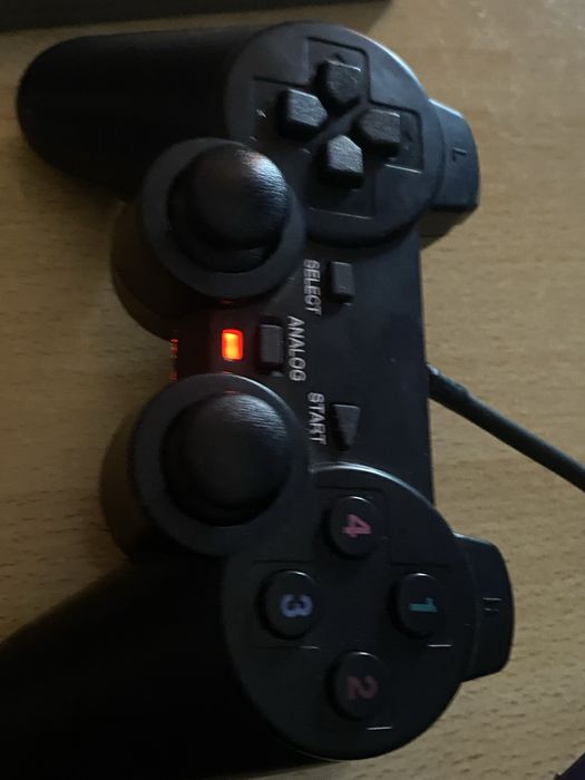 Playstation 2 wersja FAT + pad + 2 gry