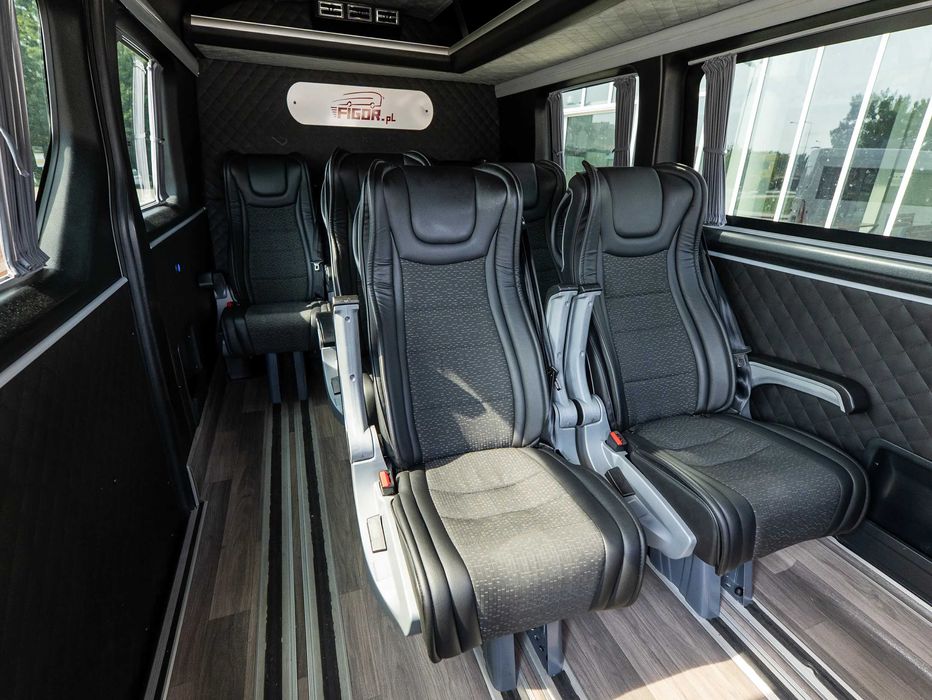 Wynajem VIP busa 9-osobowego Renault Master 2022r.