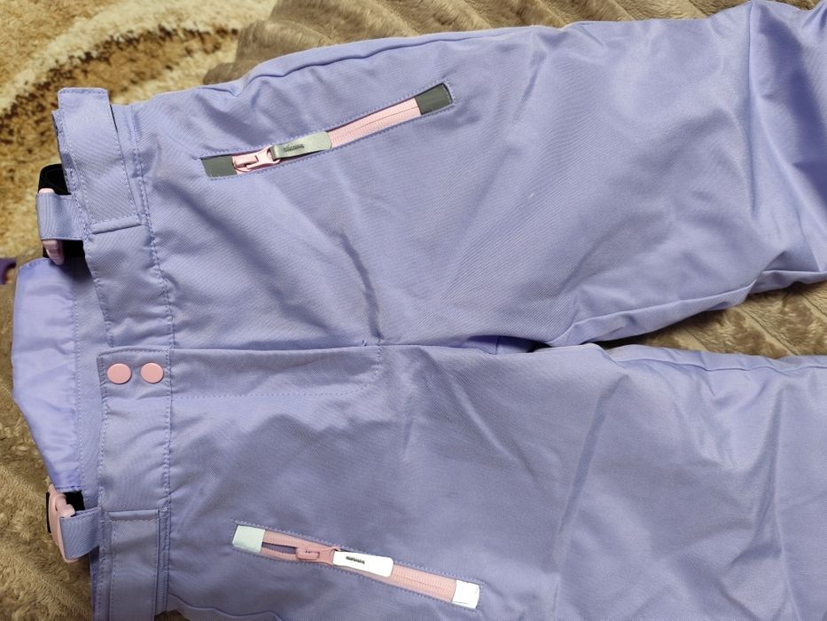 Продам,зимовий,непромокаючий дитячий напівкомбінезон.Розмір 116-122 см