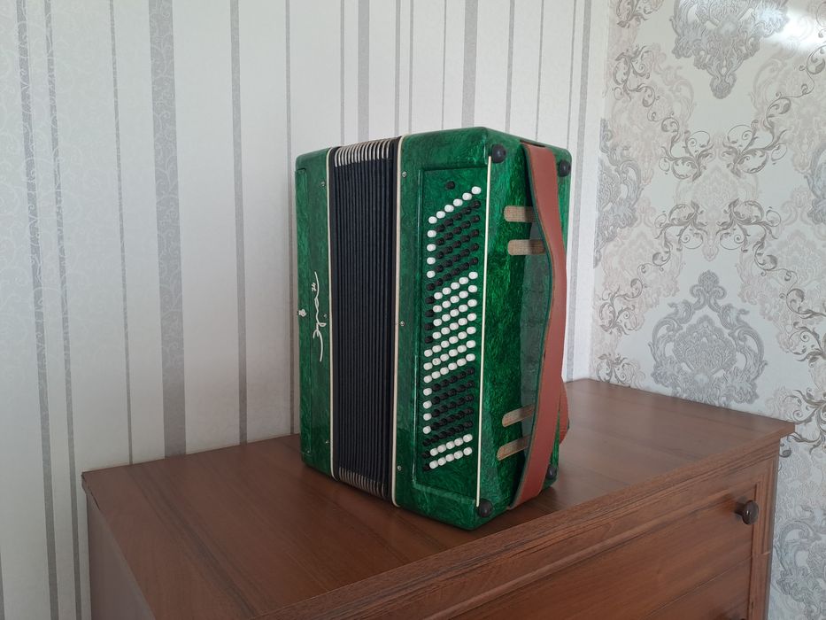 Продам баян ера 74 новий